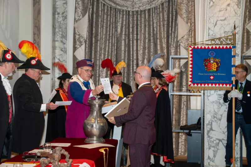 Ehrung für Arbeit - Fahne OEVE.CH